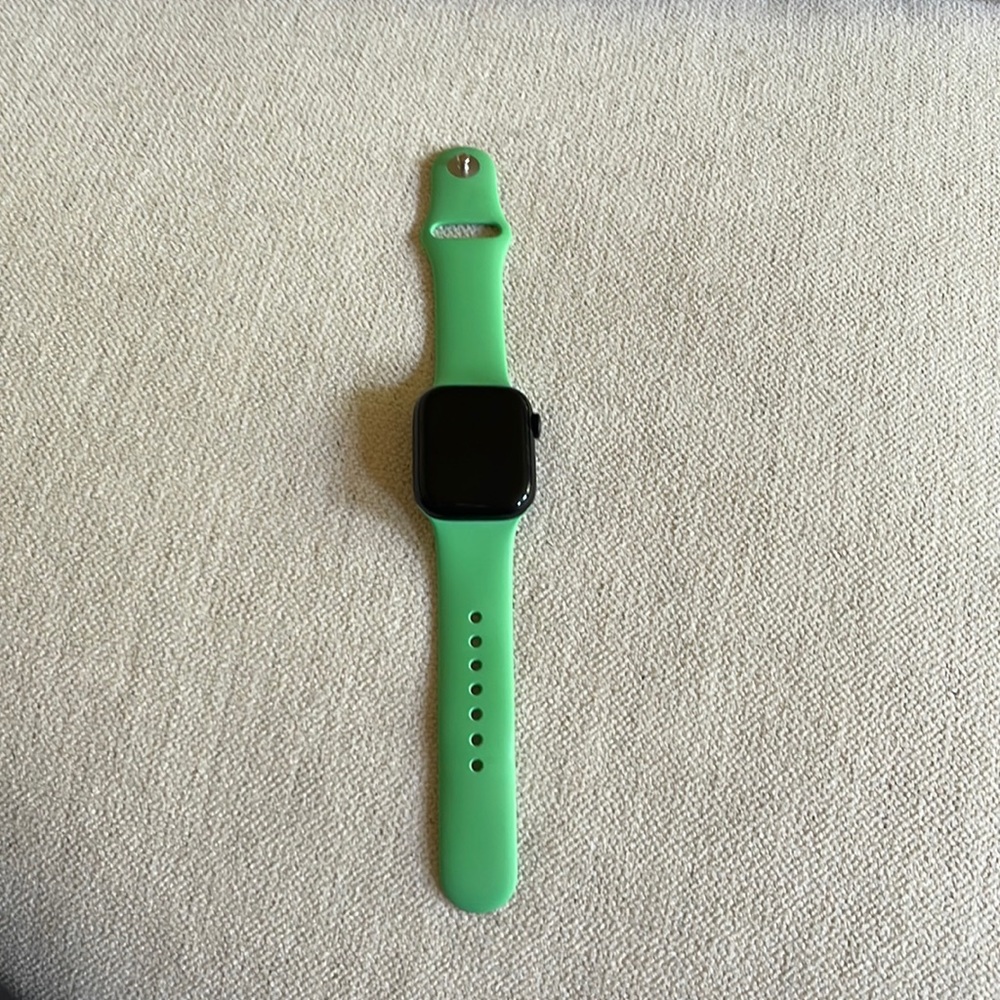 SERIES 7 APPLE WATCH!!! 1 month old, NO DAMAGE, perfect condition.